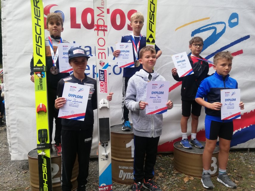 Zawodnicy na podium zawodów Lotos Cup Kids w Bystrej